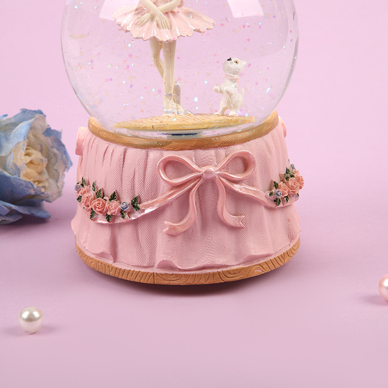 Muzikalna kutija u kristalnoj kugli – smola – Dream Crystal House – moderni minimalistički stil – idealan dar za vjenčanja i rođendane