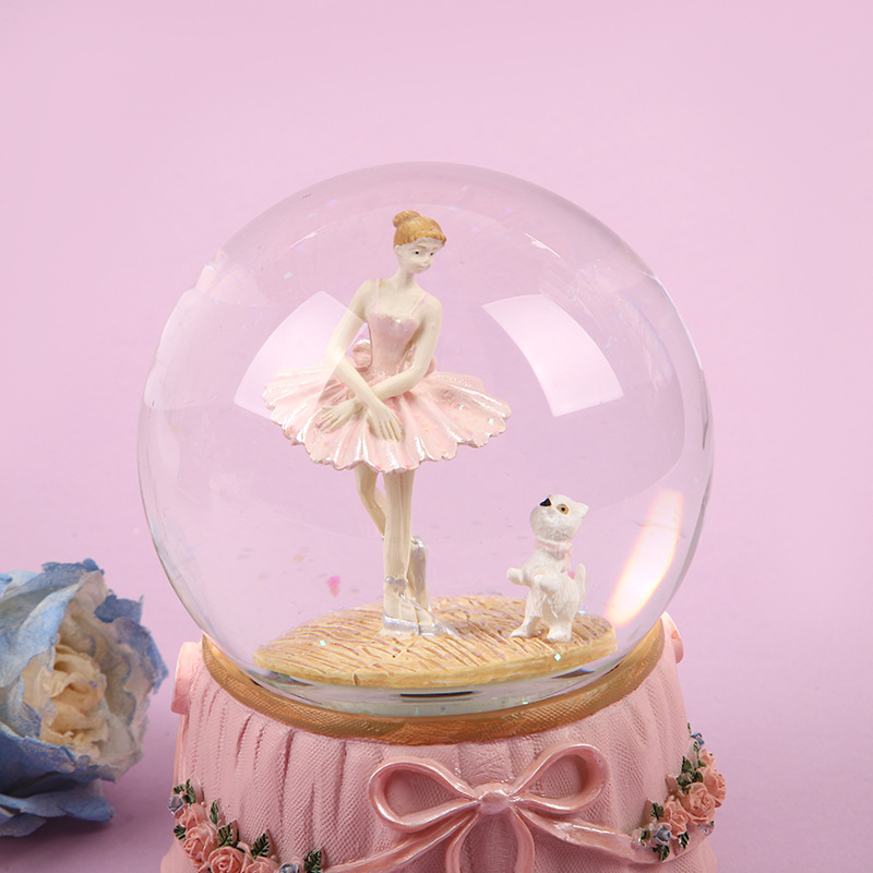 Muzikalna kutija u kristalnoj kugli – smola – Dream Crystal House – moderni minimalistički stil – idealan dar za vjenčanja i rođendane