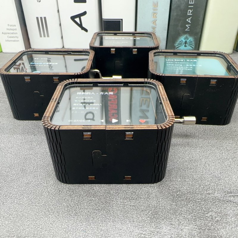 Fából készült kézzel tekerhető zenei doboz, nyolc hang, Basswood anyag, faragás és nyomtatás, személyre szabott feldolgozás, logónyomtatás elérhető