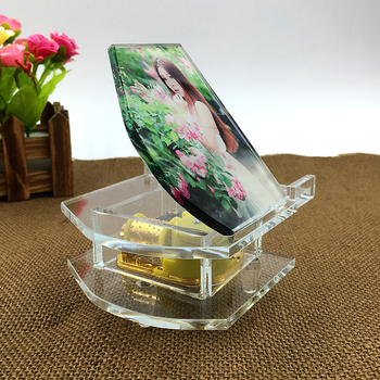 Κρυστάλλινο μουσικό κουτί-πιάνο με πλαίσιο φωτογραφίας (Μάρκα: YUSON CRYSTAL; Υλικό: Κρύσταλλο; Προσαρμογή: Ναι; Στυλ: Απλό και Μοντέρνο; Εκτύπωση λογοτύπου: Ναι)