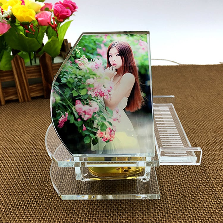 Κρυστάλλινο μουσικό κουτί-πιάνο με πλαίσιο φωτογραφίας (Μάρκα: YUSON CRYSTAL; Υλικό: Κρύσταλλο; Προσαρμογή: Ναι; Στυλ: Απλό και Μοντέρνο; Εκτύπωση λογοτύπου: Ναι)