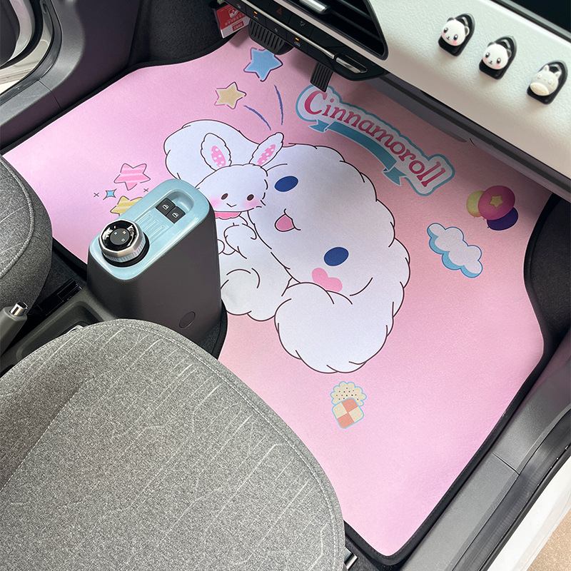 Geely Panda Mini autópadlószőnyegek – Panda rajzfilm motívum, velúr, csúszásmentes (Anyag: Velúr; Alkalmazható modellek: Speciális autók; Márka: Easy to rely on; Eredet: Guangdong; Logó: Nincs)