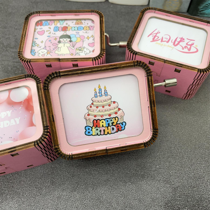 Ξύλινο κουτί μουσικής με χειροκίνητο κουρδισμό, UV εκτύπωση και δυνατότητα λογότυπου, κατάλληλο δώρο για γενέθλια, αποφοίτηση και πάρτι.