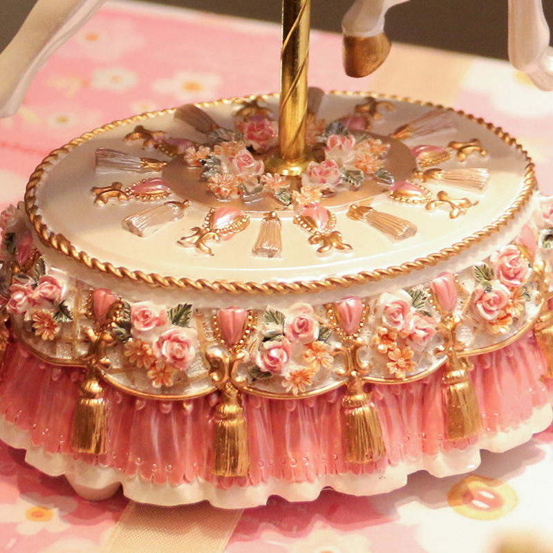 Μουσικό κουτί με καρουζέλ – κινούμενο στυλ καρτούν; φυσική ρητίνη; διαδικασία ρητίνης; διακοσμητικό κρεμαστό; μάρκα Love only for you