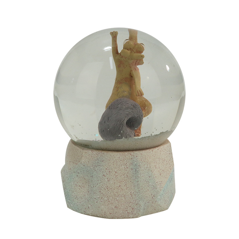 Κρυστάλλινη σφαίρα χιονιού, διακοσμητικό από ρητίνη σε μορφή σκίουρου, προσαρμόσιμο με χαρακτική και βαμμένη επιφάνεια