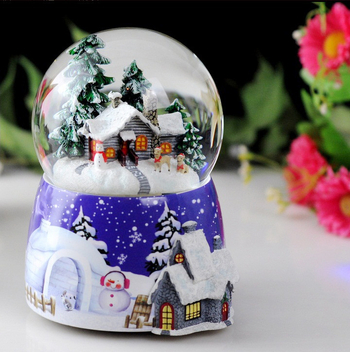 Μουσικό κουτί από ρητίνη με χιονισμένο σπιτάκι και κρυστάλλινη μπάλα - ζωγραφισμένο διακοσμητικό, προσαρμογή με εκτύπωση λογότυπου