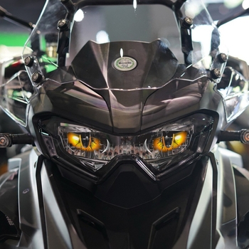 Naljepnica za zaštitu prednjeg svjetla motocikla Benelli TRK552/552X – samoljepljiva