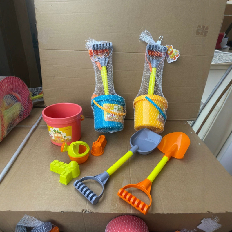 Plastični set igračaka za plažu s kantom za grad i lopaticom za djecu 4–6 godina