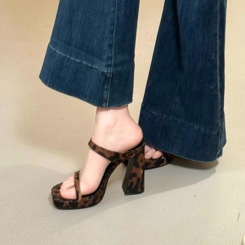 Sandale s jednim remenom, PU gornji dio, kvadratni vrh, debeli pet, visina potpetice iznad 8 cm, gumena potplata