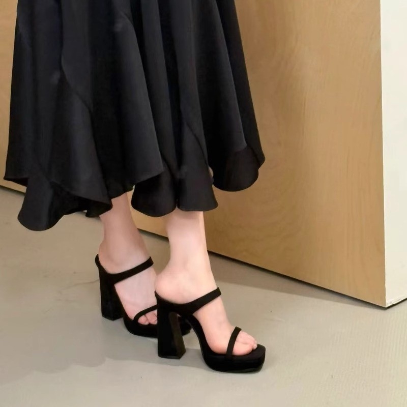 Sandale s jednim remenom, PU gornji dio, kvadratni vrh, debeli pet, visina potpetice iznad 8 cm, gumena potplata