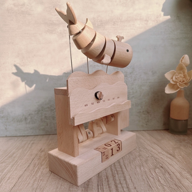Fából készült zenei doboz, kreatív stílus; bálnás naptár dekoráció, otthonra, irodába és szállodába; ideális ajándék esküvőre, születésnapra, diplomaosztóra.