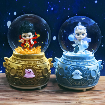 Asztali dekor Kristálygömbbel és zenés dobozzal, játékos fiú dizájn (Anyag: gyanta; Ajándék: személyes; Alkalmak: házavató, bulik; Ünnepek: Gyermeknap, Anyák napja, Apák napja)