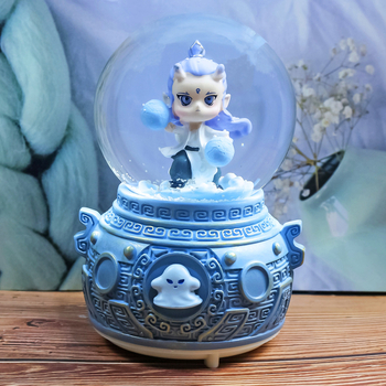 Asztali dekor Kristálygömbbel és zenés dobozzal, játékos fiú dizájn (Anyag: gyanta; Ajándék: személyes; Alkalmak: házavató, bulik; Ünnepek: Gyermeknap, Anyák napja, Apák napja)