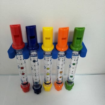 Vodna fuleta – plastična igračka za kupanje, za uzrast 7–14 godina, potiče razvoj osjetila i koordinaciju ruka-oko