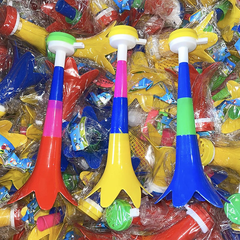 Dječji trostruki rog - plastični interaktivni glazbeni instrument, pakiranje 700 komada, uzrast 7–14 godina