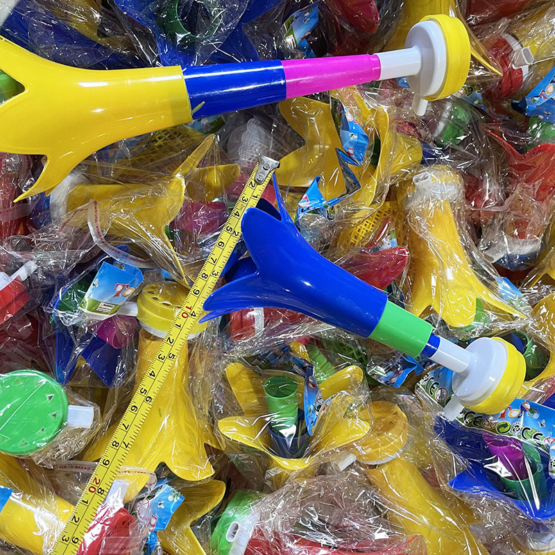 Dječji trostruki rog - plastični interaktivni glazbeni instrument, pakiranje 700 komada, uzrast 7–14 godina