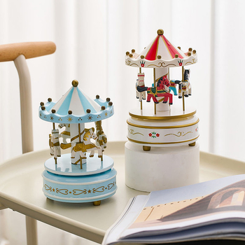 Καρουσέλ μουσικό κουτί — πλαστική κατασκευή, απλός και μοντέρνος σχεδιασμός, ημιχειροκίνητος μηχανισμός