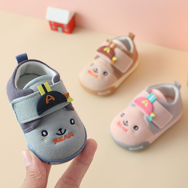 Baba- és kisgyermekeknek: puha talpú cipő, lélegző, csúszásmentes, karikatúra dizájn, 12-36 hónapos korosztály