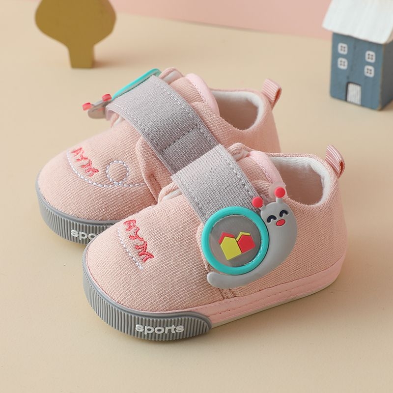 Baba- és kisgyermekeknek: puha talpú cipő, lélegző, csúszásmentes, karikatúra dizájn, 12-36 hónapos korosztály