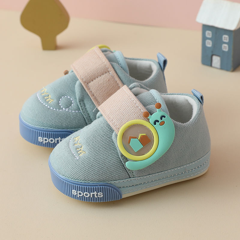 Baba- és kisgyermekeknek: puha talpú cipő, lélegző, csúszásmentes, karikatúra dizájn, 12-36 hónapos korosztály