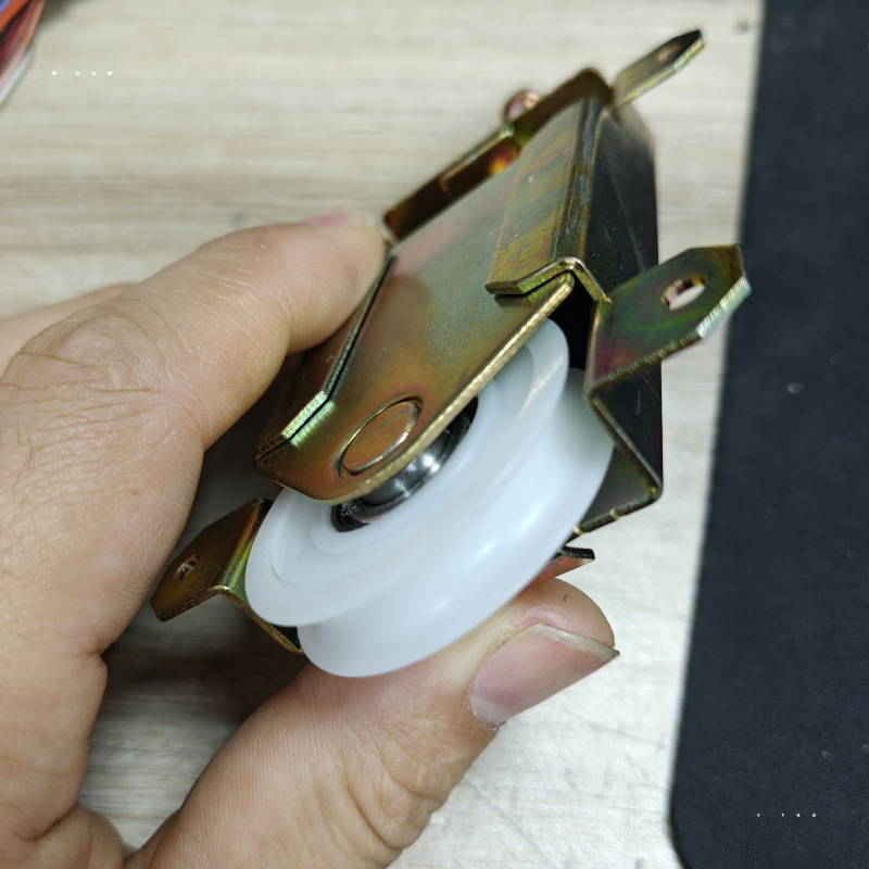 Versiune internațională a rolei pentru uși și ferestre glisante, cu rola de susținere și rola de agățare