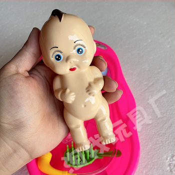 Plastový set hračiek do kúpeľa s bábikou na vodné hry, 3–6 rokov, balené v sieťovej taške, s videonávodom