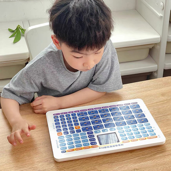 Elsős Pinyin tanulótablet — LCD-képernyő, Li-ion akkumulátor, műanyag ház, belső memória nélkül, 7–14 éveseknek