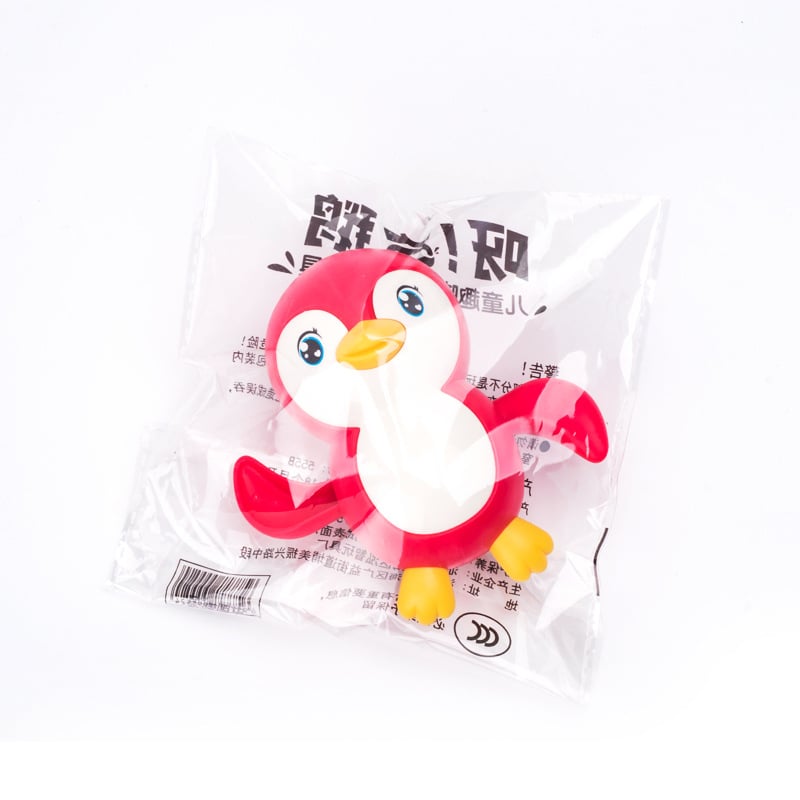 Pingvin alakú fürdőjáték felhívó mechanizmussal (Anyag: műanyag; Mechanizmus: felhúzható; Korosztály: 0–3 év)