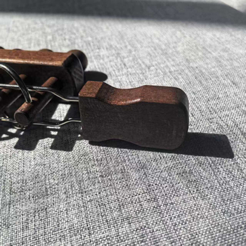 Kilenc gyűrűs fa puzzle a türelem gyakorlásához — Kategória: Kilenc gyűrű; Csomagolás: átlátszó blister; Testreszabás: OEM logó