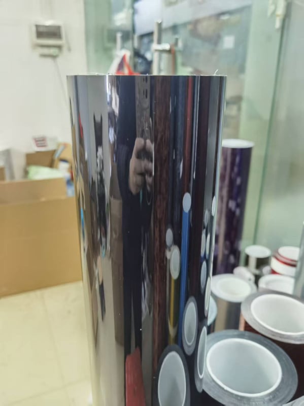 PET teljes autóburkolat — Geometriai minta (Rögzítés: ragasztó típus; Alkalmazható részek: első rész, motorháztető, csomagtartó, tető, hátsó rész, oldalai)