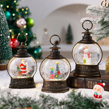 Plastična božićna dekoracija s glazbenom kutijom, rotirajućom kristalnom kuglom, figuricom starca – pastoralni i crtani stil