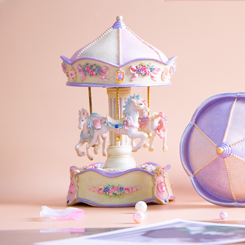 Smolena karuselna glazbena kutija, ručno oslikana, svijetleća, tema princeze