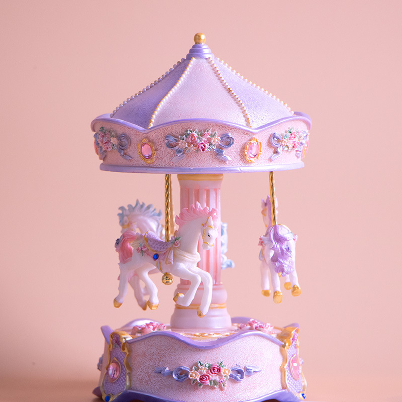 Smolena karuselna glazbena kutija, ručno oslikana, svijetleća, tema princeze