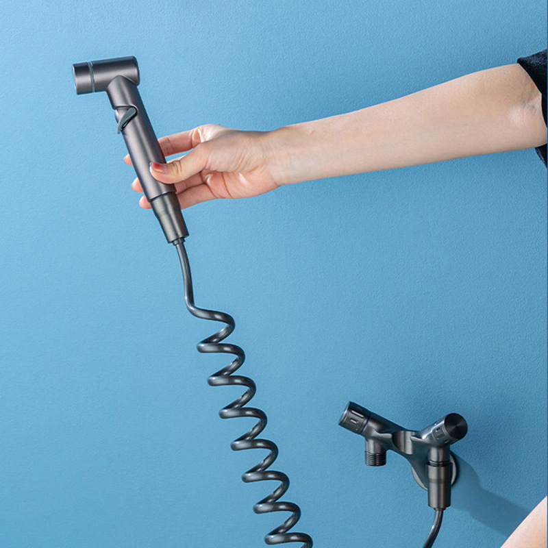 Set spray pentru toaletă cu valvă unghiulară Fighter, din cupru, presiune de lucru 1.0, diametru interior 2 cm, montaj filetat