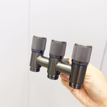 AV-1110 Négyutas sarokcsap, rozsdamentes acélból, falra szerelhető, üzemnyomás 0,6 MPa, belső Ø 15 mm, beltéri és kültéri használatra