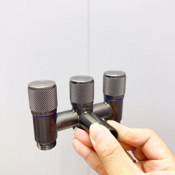 AV-1110 Négyutas sarokcsap, rozsdamentes acélból, falra szerelhető, üzemnyomás 0,6 MPa, belső Ø 15 mm, beltéri és kültéri használatra