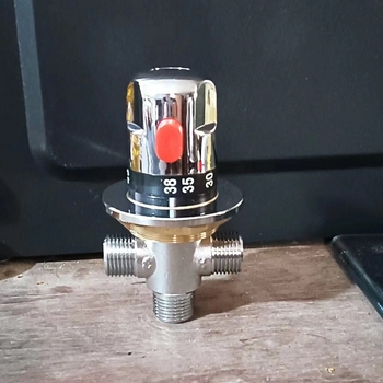 Αναμικτήρας μπανιέρας τεσσάρων σημείων, κρυφή εγκατάσταση, σταθερή θερμοκρασία, χαλκός, χρωμιωμένη επιφάνεια (λειτουργία 20–50°C)