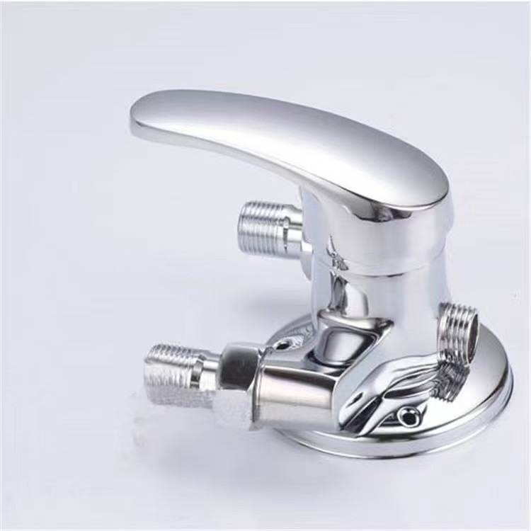 Robinet de amestec montat pe perete din cupru pentru duș cu apă caldă/rece, nucleu ceramic al ventilului, 4 porturi, 90°C temperatură de funcționare