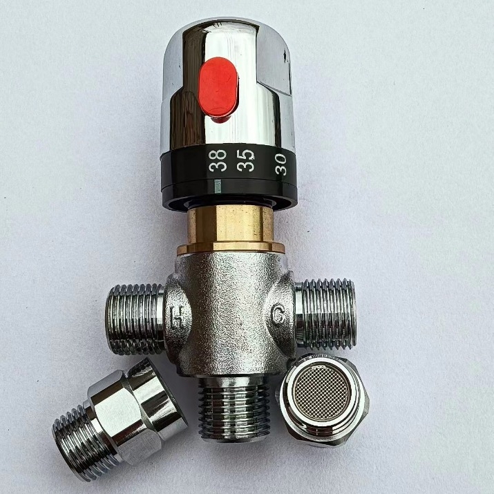 Valvă de amestec termostatic pentru sistem solar, corp din cupru, finisaj cromat, miez din cupru, apă rece 0–20°C, apă caldă 80°C