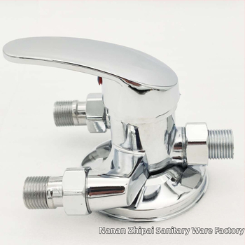 Felszíni szerelésű keverőcsap fürdőkához – háromszög alakú zuhanycsap, cinkötvözet, 0-90°C, 0,8 MPa, modell zp-036