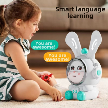 Mașină de povestire pentru învățarea timpurie cu recunoaștere vocală, muzică și interacțiune emoțională — plastic, funcționează pe baterii, potrivită pentru 4–6 ani.