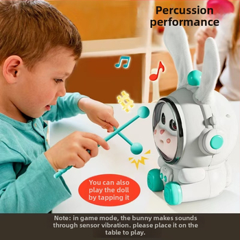 Mașină de povestire pentru învățarea timpurie cu recunoaștere vocală, muzică și interacțiune emoțională — plastic, funcționează pe baterii, potrivită pentru 4–6 ani.