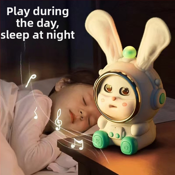 Mașină de povestire pentru învățarea timpurie cu recunoaștere vocală, muzică și interacțiune emoțională — plastic, funcționează pe baterii, potrivită pentru 4–6 ani.