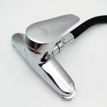 Falba épített konyhai keverőcsap, kettős karos kialakítás, belső szelepszár rézből, test cink ötvözet, 0-90°C hőmérséklet-tartomány