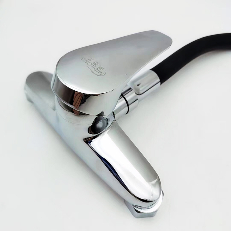 Falba épített konyhai keverőcsap, kettős karos kialakítás, belső szelepszár rézből, test cink ötvözet, 0-90°C hőmérséklet-tartomány