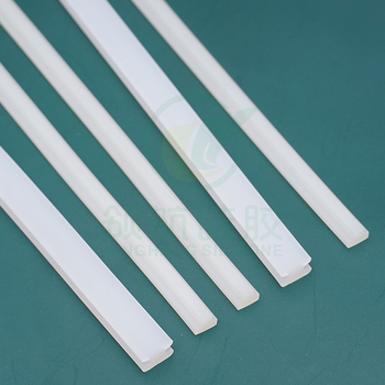 Speciálisan formázott szilikon tömítőcsík készülékek ajtóihoz és ablakaihoz; élelmiszer-minőségű szilikon; magas hőállóság