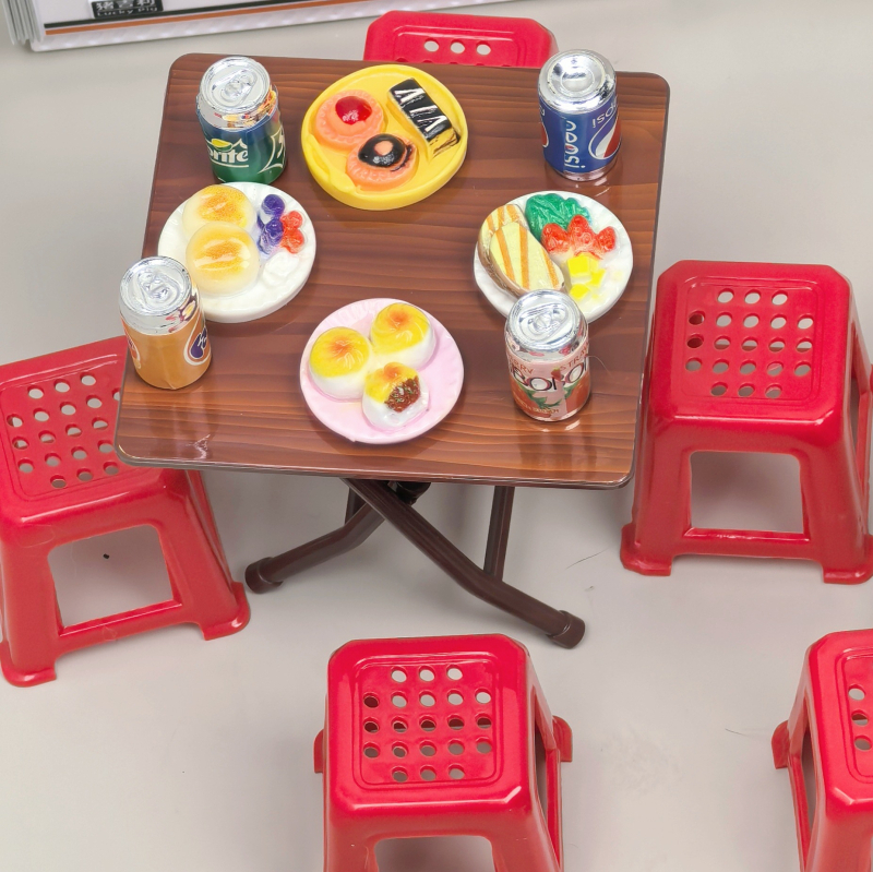 Miniatűr összecsukható asztal és székkészlet babaházhoz, műanyagból, 7–14 éveseknek, fejleszti a kéz-szem koordinációt és a kognitív készségeket