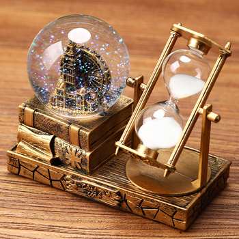 Clepsidră în turn retro cu sferă de cristal luminoasă și cutie muzicală, ornament de birou din rășină