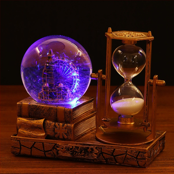 Clepsidră în turn retro cu sferă de cristal luminoasă și cutie muzicală, ornament de birou din rășină