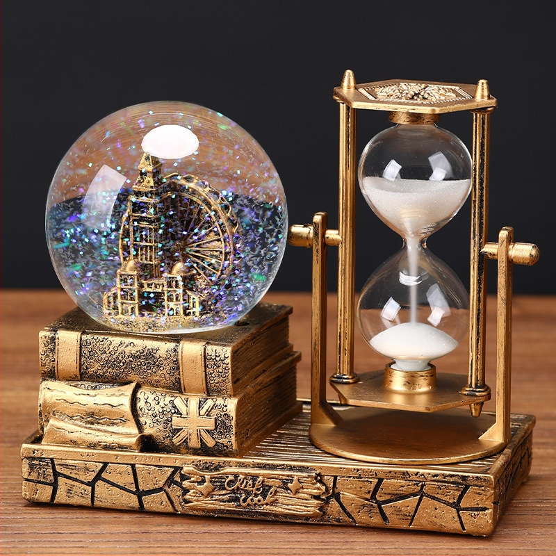 Clepsidră în turn retro cu sferă de cristal luminoasă și cutie muzicală, ornament de birou din rășină